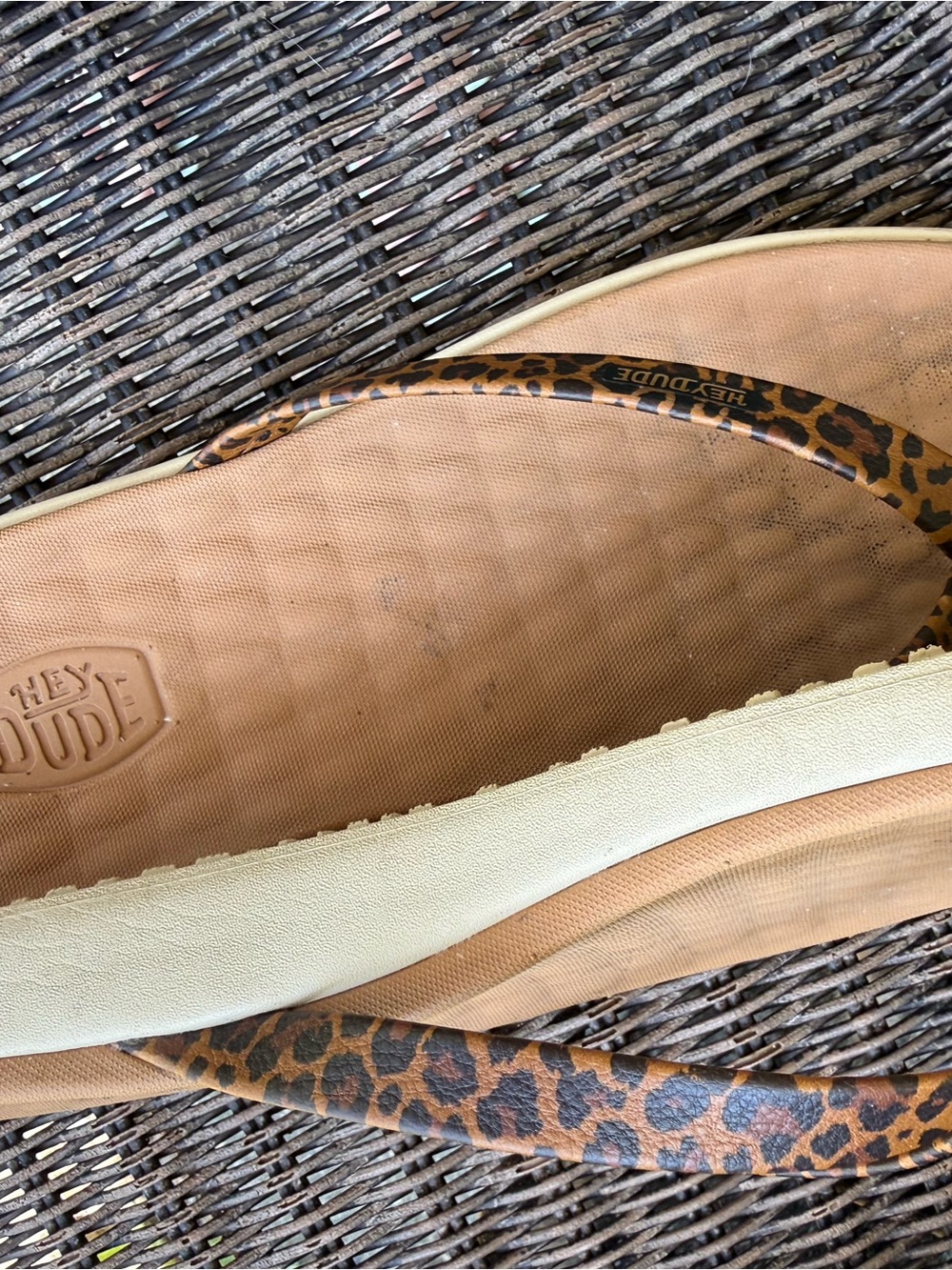 Hey Dude Maui Breeze Leopard Print Flip Flops. Great shape. Size W9 = Women’s 9 - Picture 7 of 16